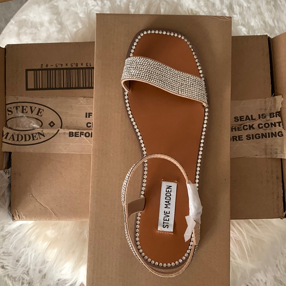 BRAND NEW! Steve Madden sandals.